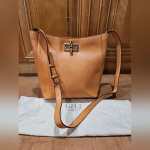 GILI Got To Love It Large Tan Smooth LEATHER Bari Bucket Bag Purse Crossbody